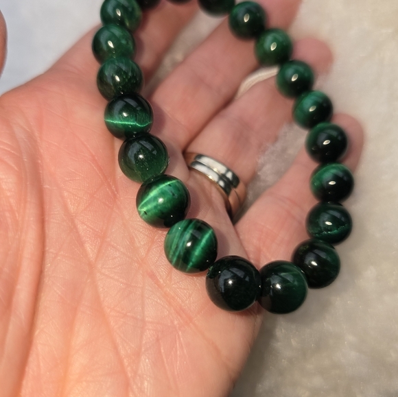 10mm Green Tiger Eye Bracelet - Picture 10 of 10